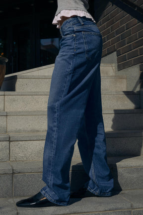 HIGH-WAIST BARREL JEANS