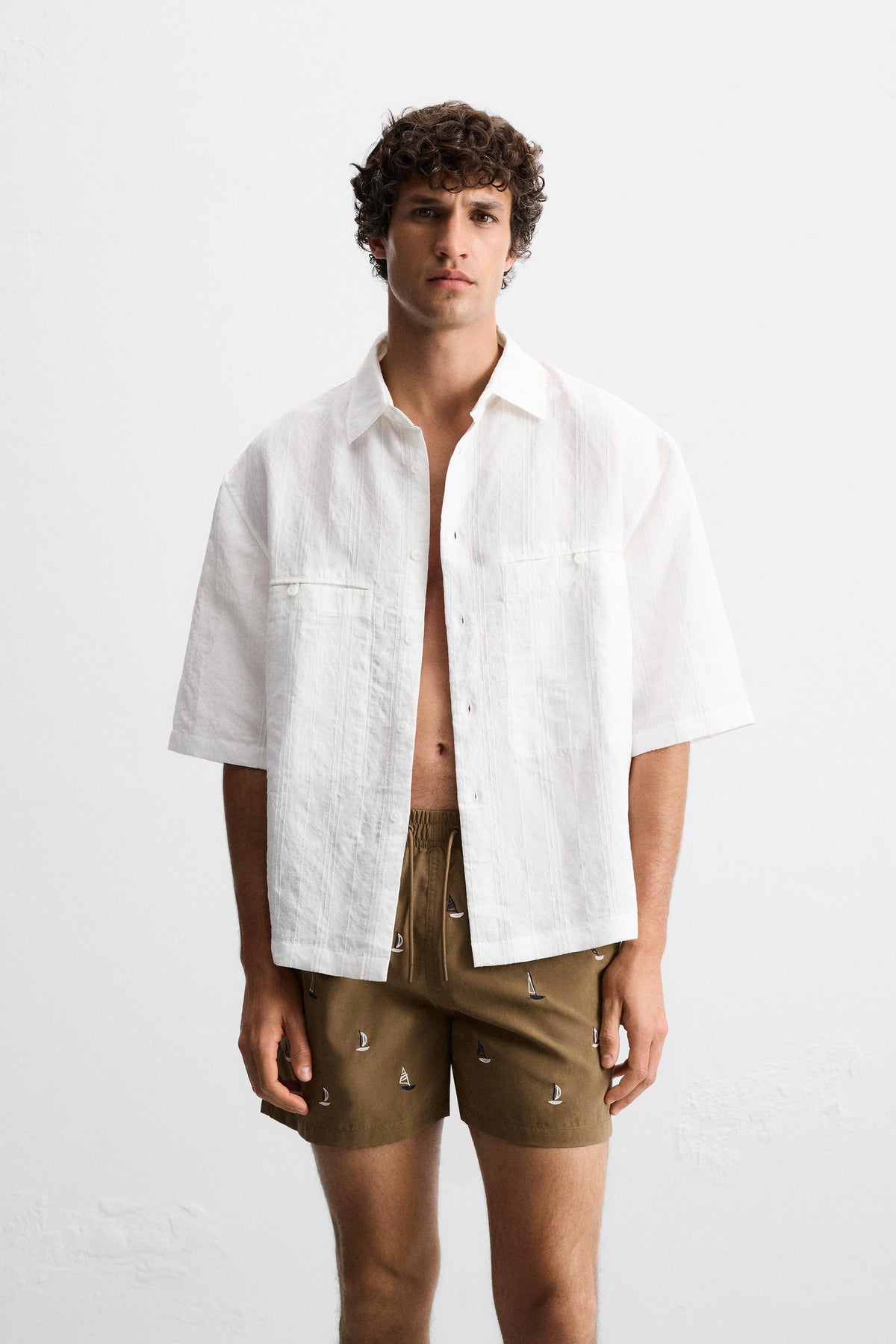 EMBROIDERED MID-LENGTH SWIMMING TRUNKS - Image 2