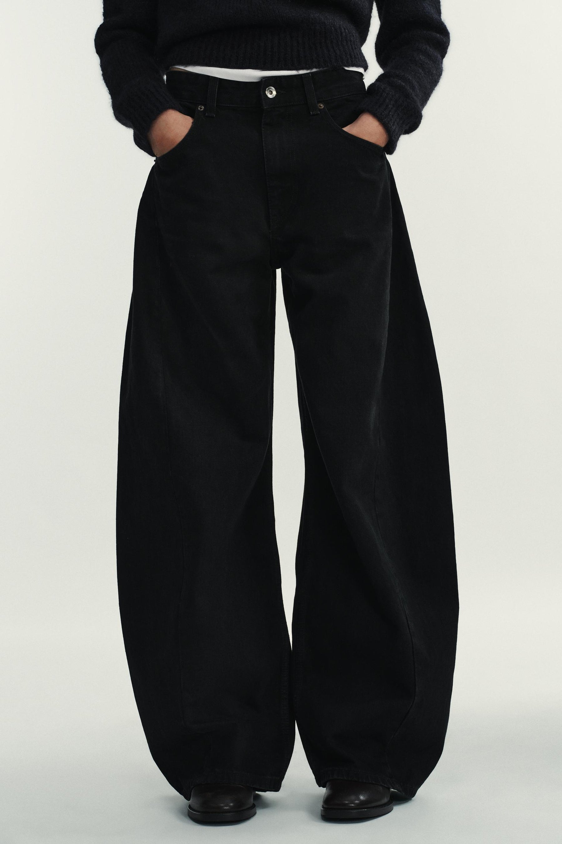 OVERSIZE MID-WAIST JEANS