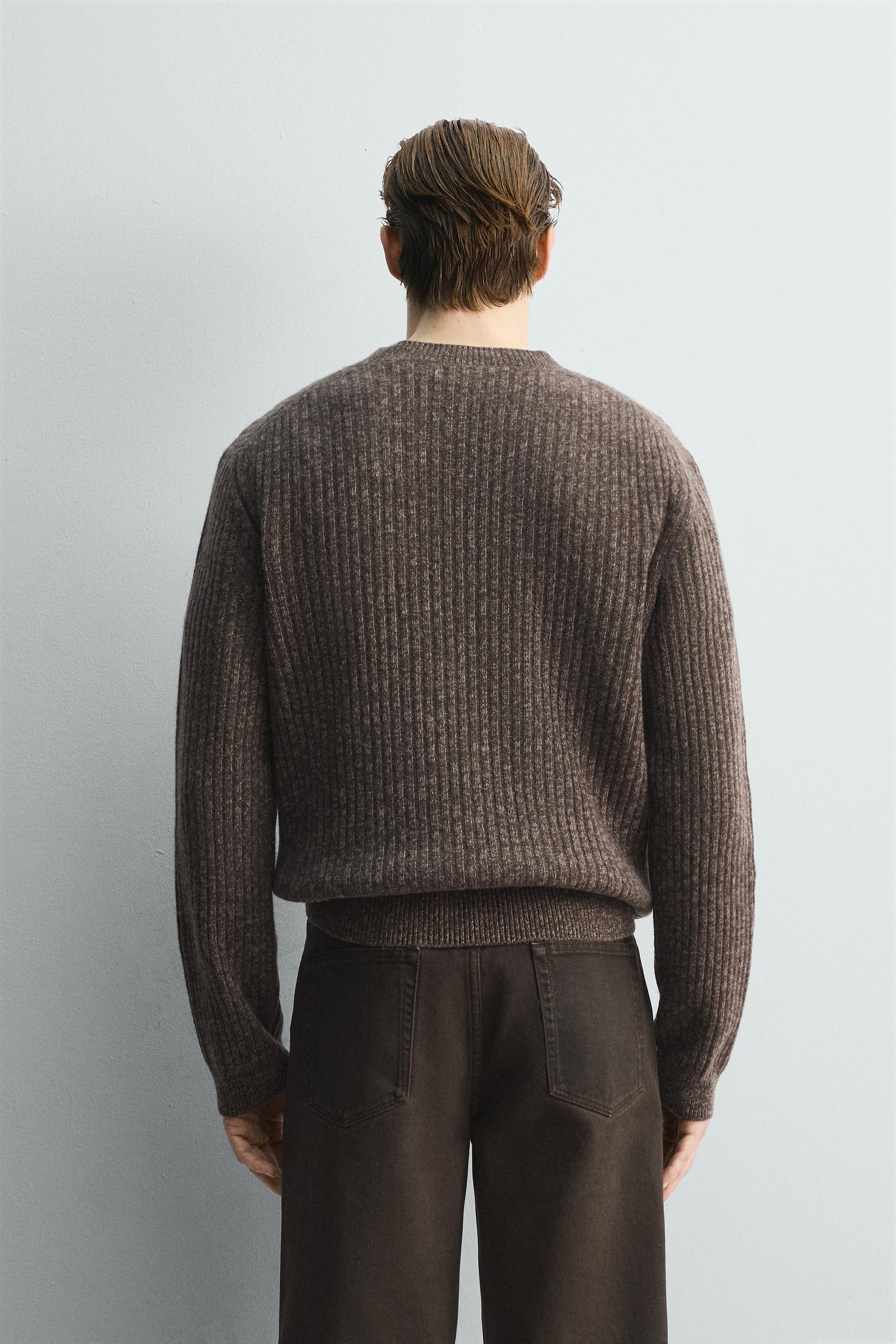 LIMITED EDITION RIBBED V-NECK JUMPER - Image 3