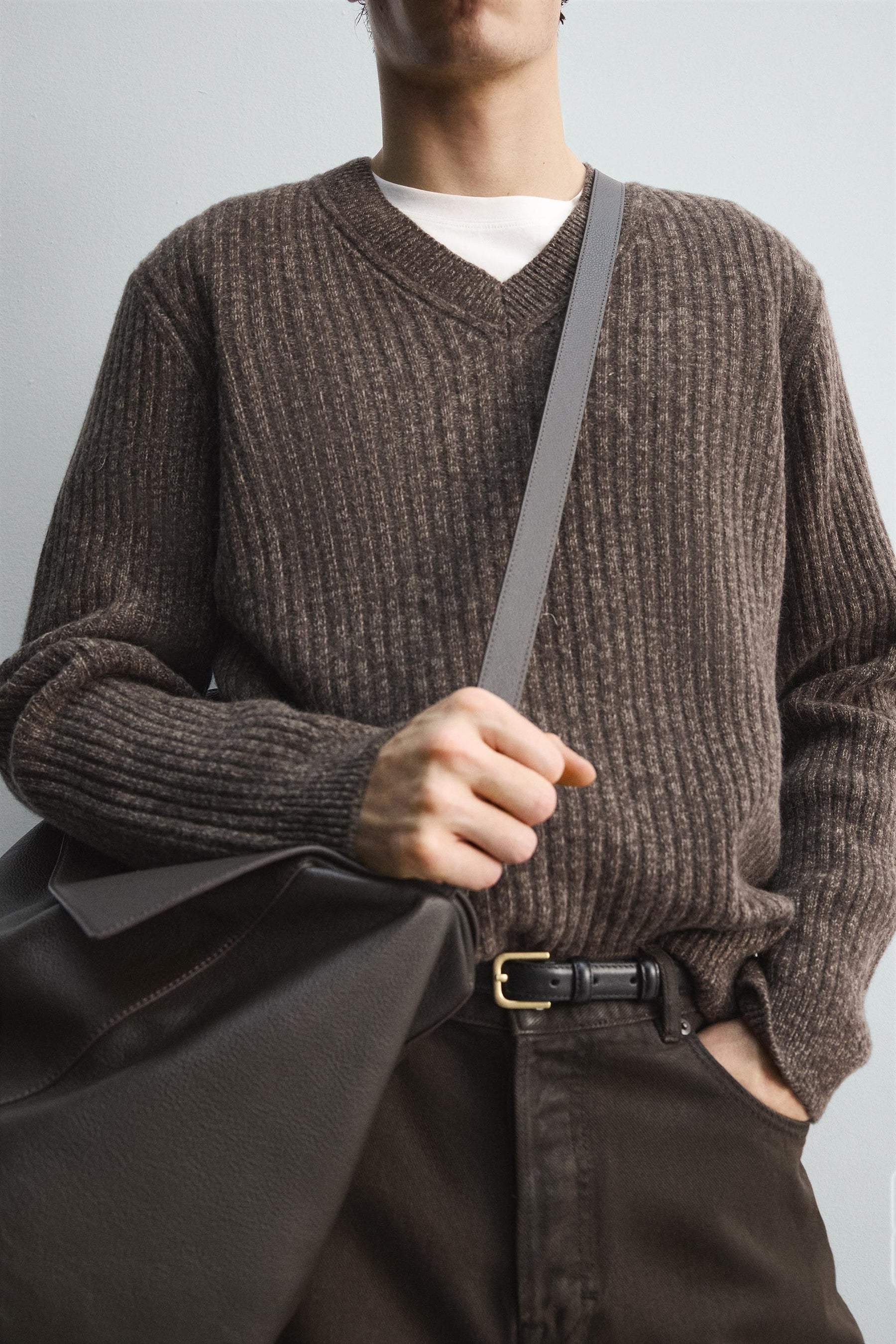 LIMITED EDITION RIBBED V-NECK JUMPER - Image 6