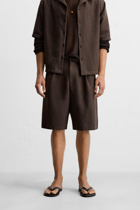TEXTURED BERMUDA SHORTS WITH PLEATS - Image 2