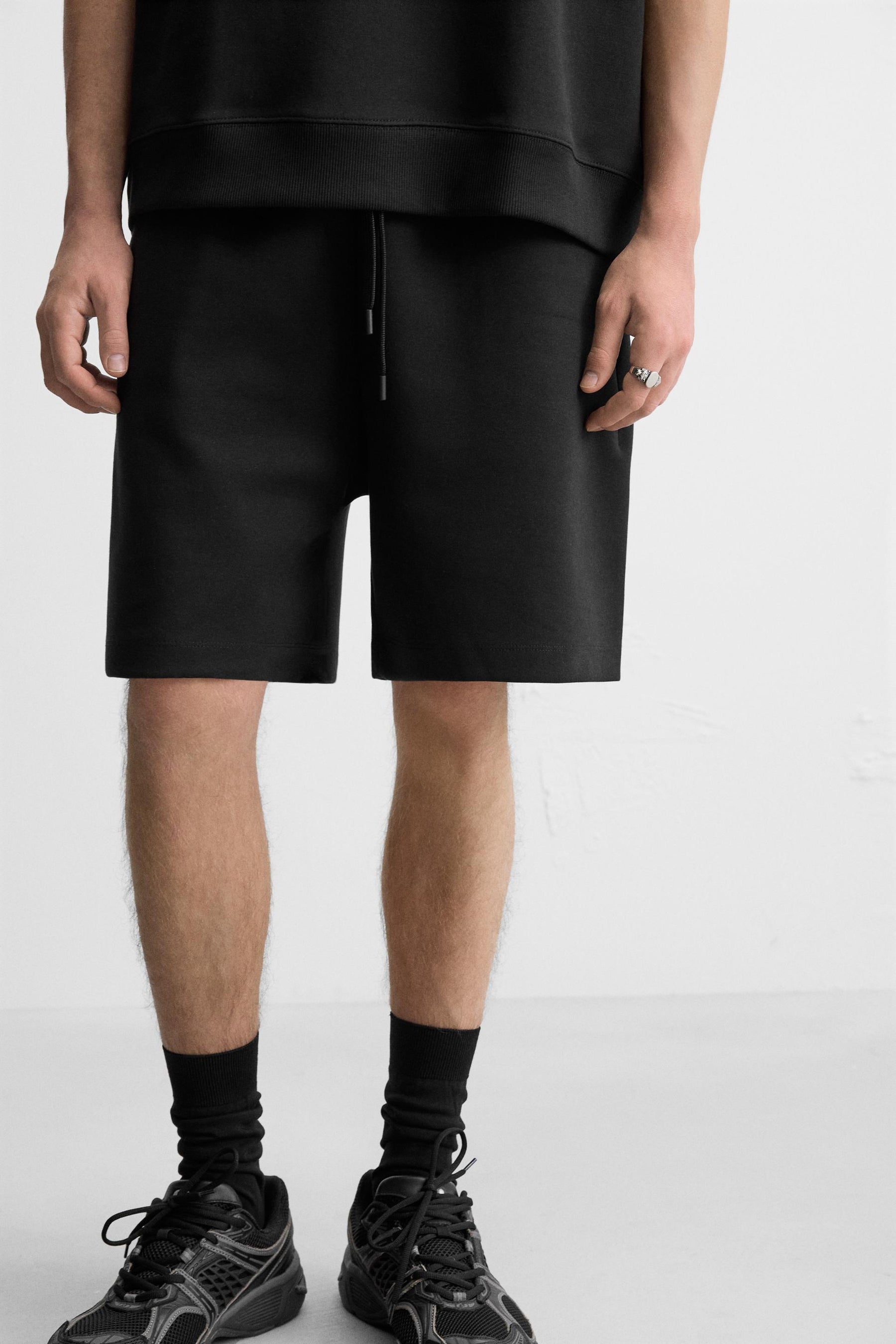 TECHNICAL INTERLOCK BERMUDA SHORTS - Image 5