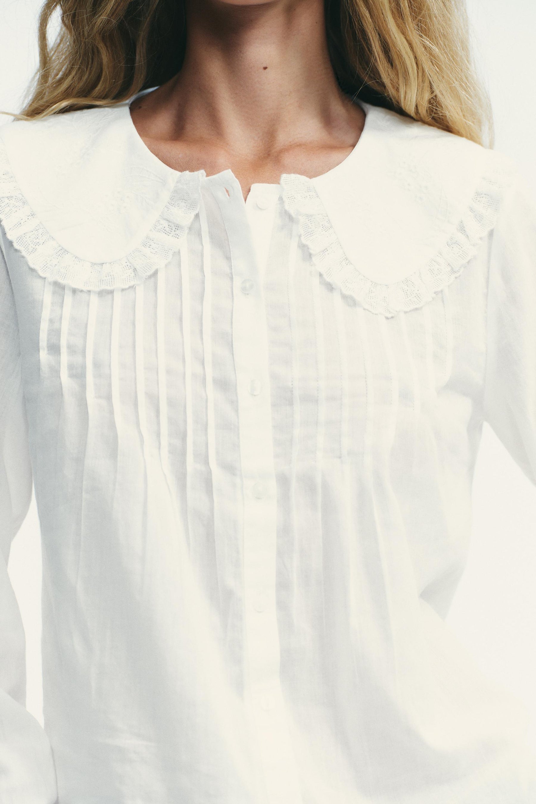EMBROIDERED COLLAR SHIRT