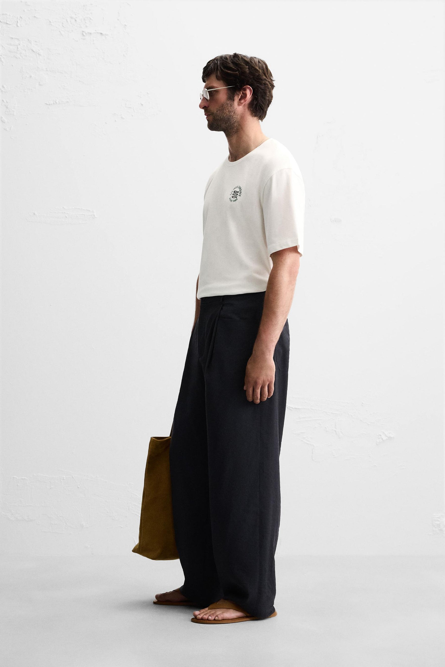 CONTRAST EMBROIDERED T-SHIRT - Image 4