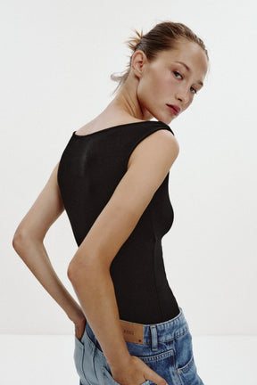 Ribbed cold-shoulder t-shirt.