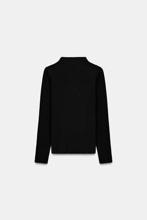 HIGH NECK BROOCH T-SHIRT