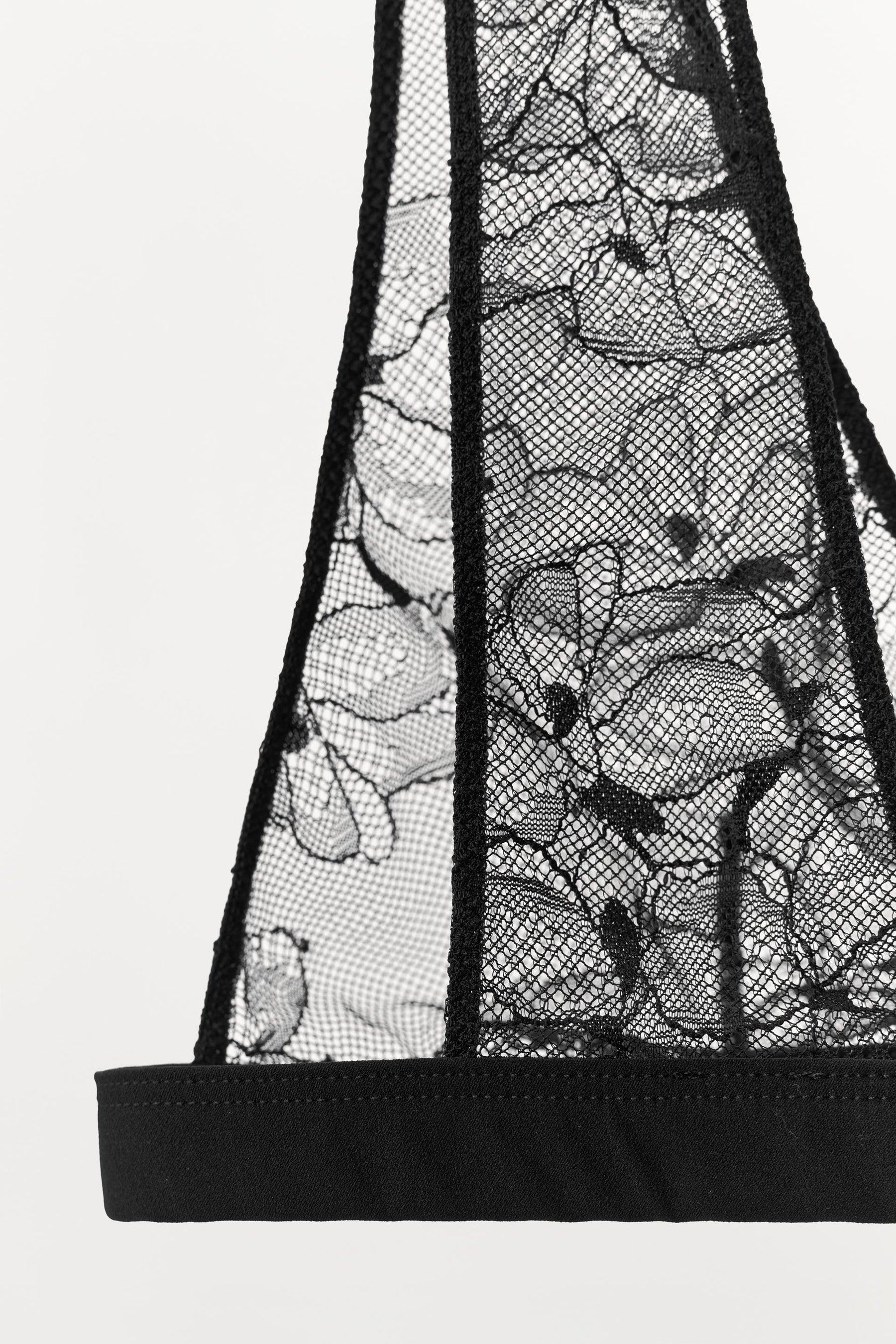 LACE TRIANGLE BRALETTE
