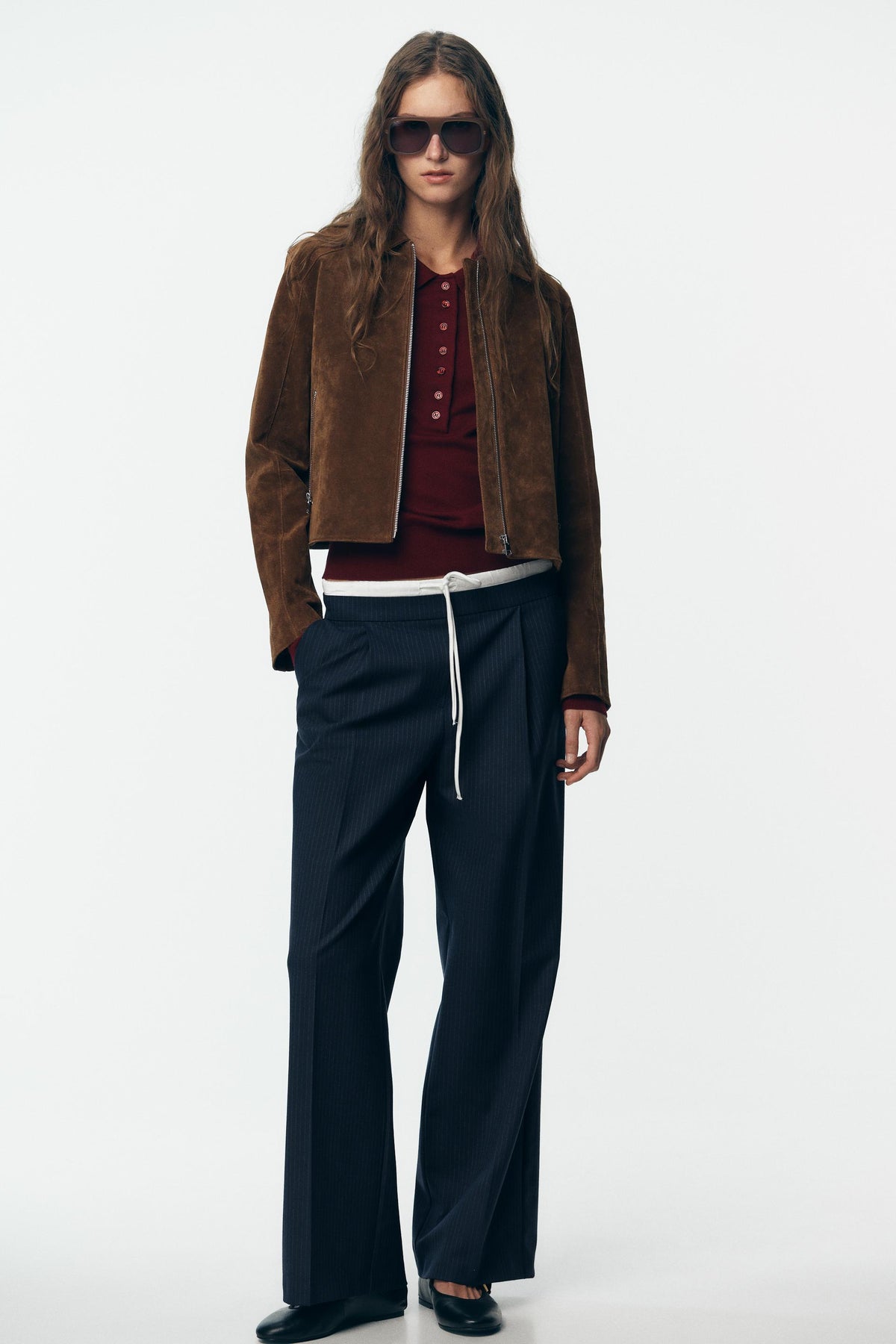 Wide-leg trousers with waistband.