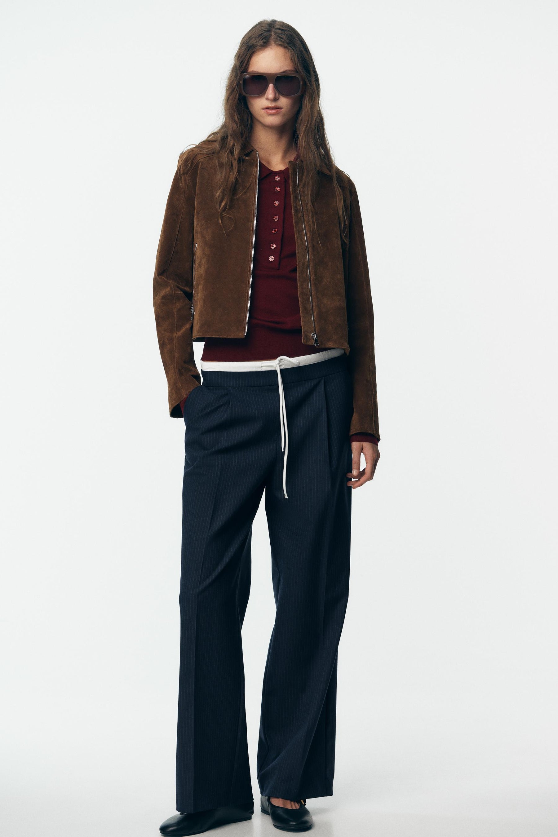 Wide-leg trousers with waistband.