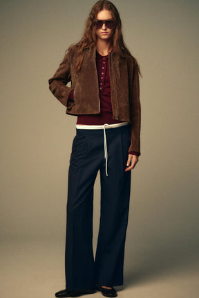 Wide-leg trousers with waistband.