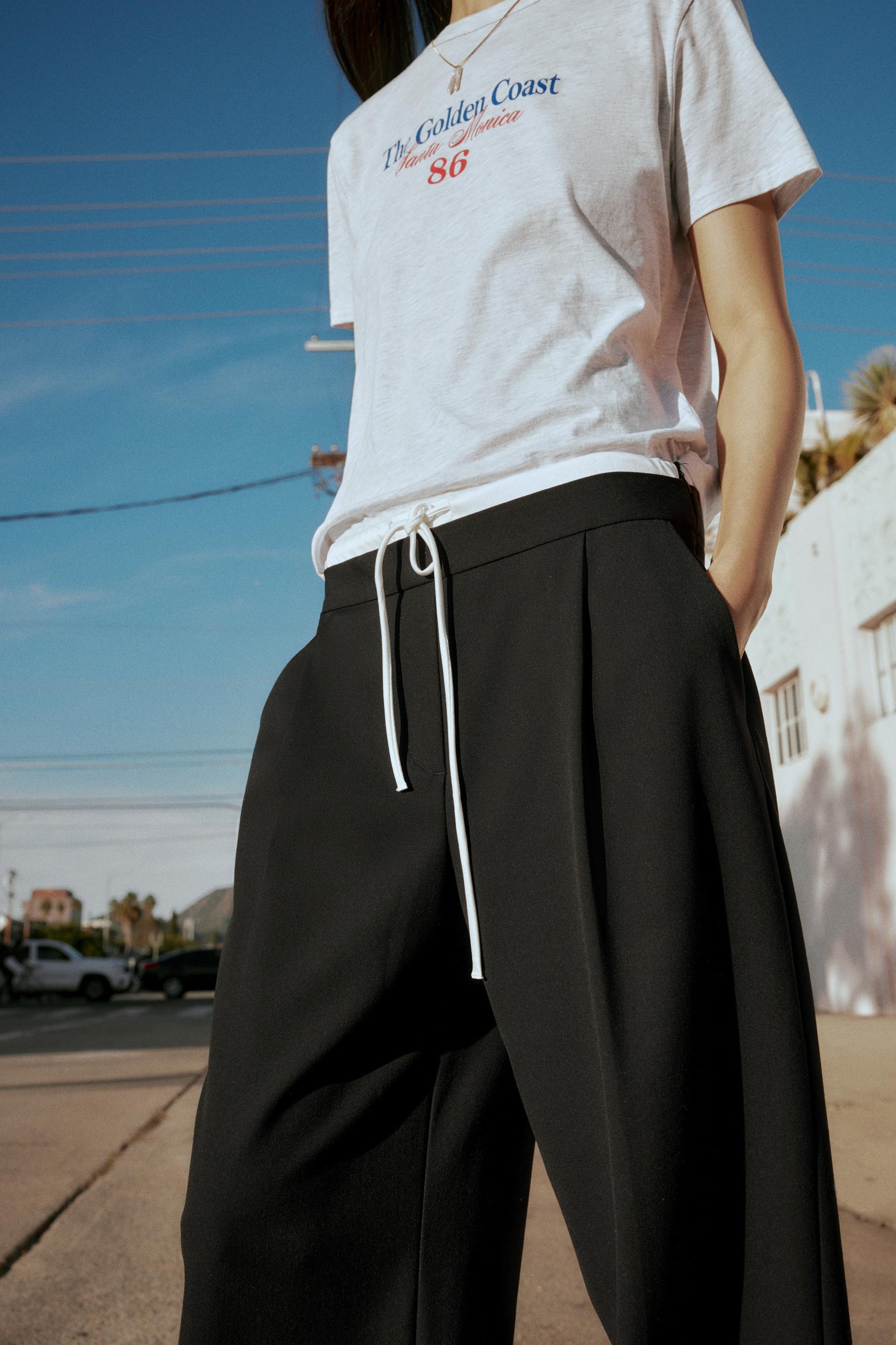 Wide-leg trousers with waistband.