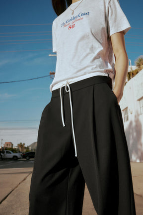 Wide-leg trousers with waistband.