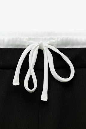 Wide-leg trousers with waistband.