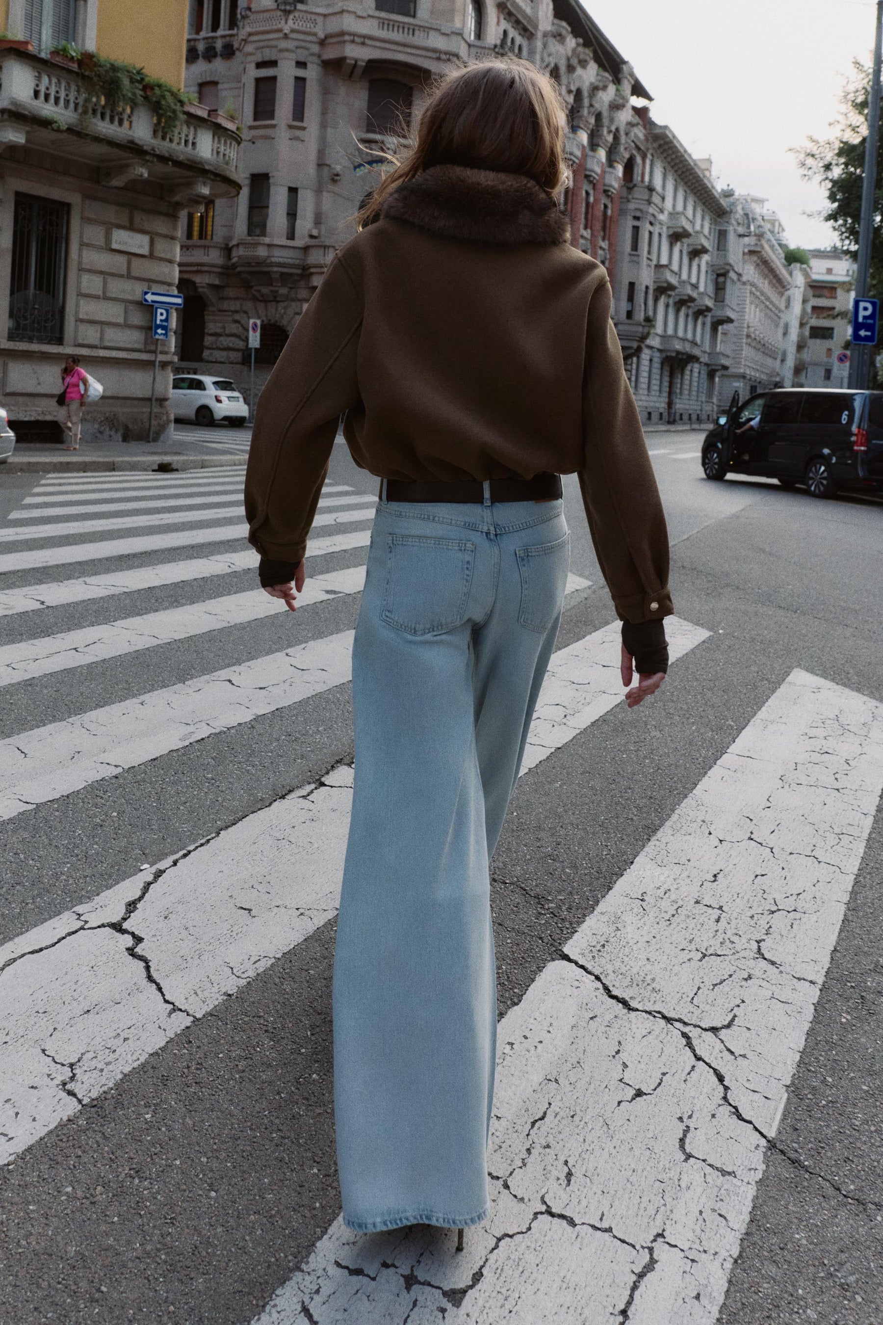 Wide-leg high-waist jeans