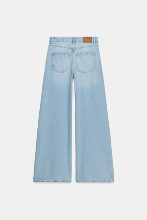 Wide-leg high-waist jeans