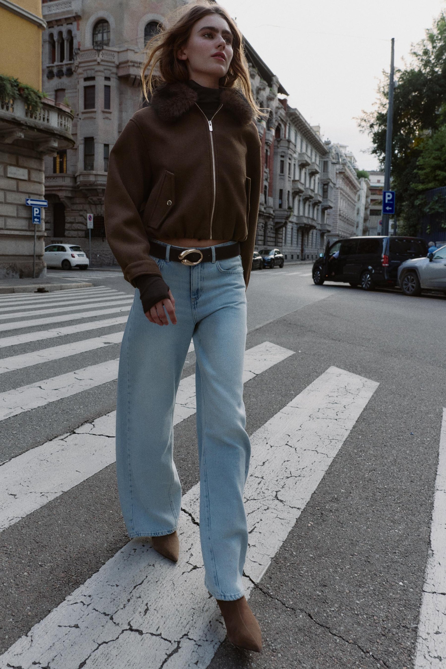 Wide-leg high-waist jeans