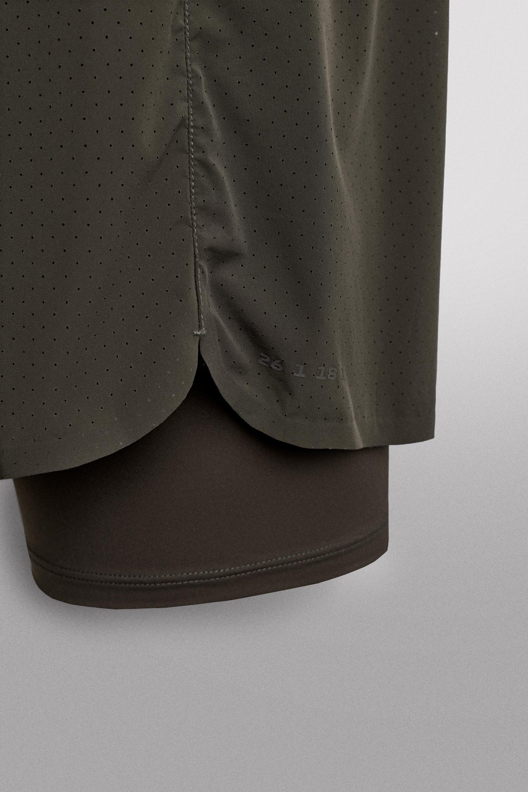 2-IN-1 TRAINING SHORTS - Image 9