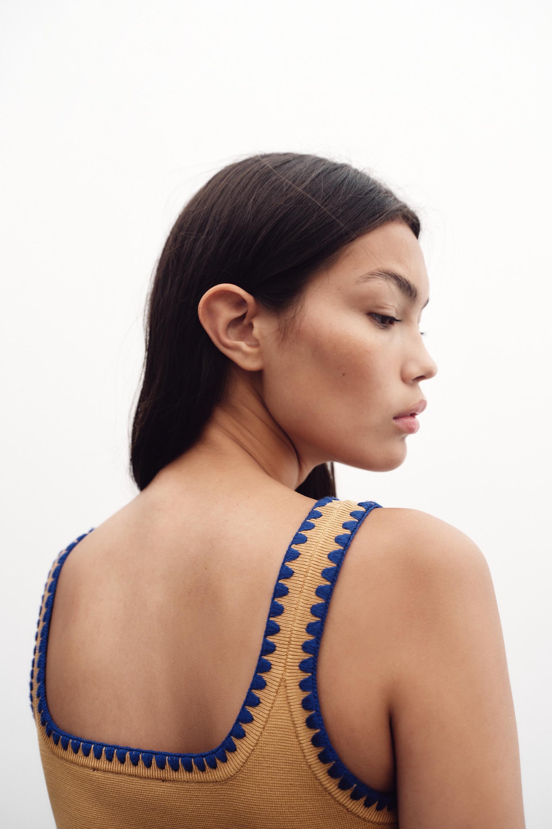 KNIT TOP WITH CONTRAST EMBROIDERY - Image 6