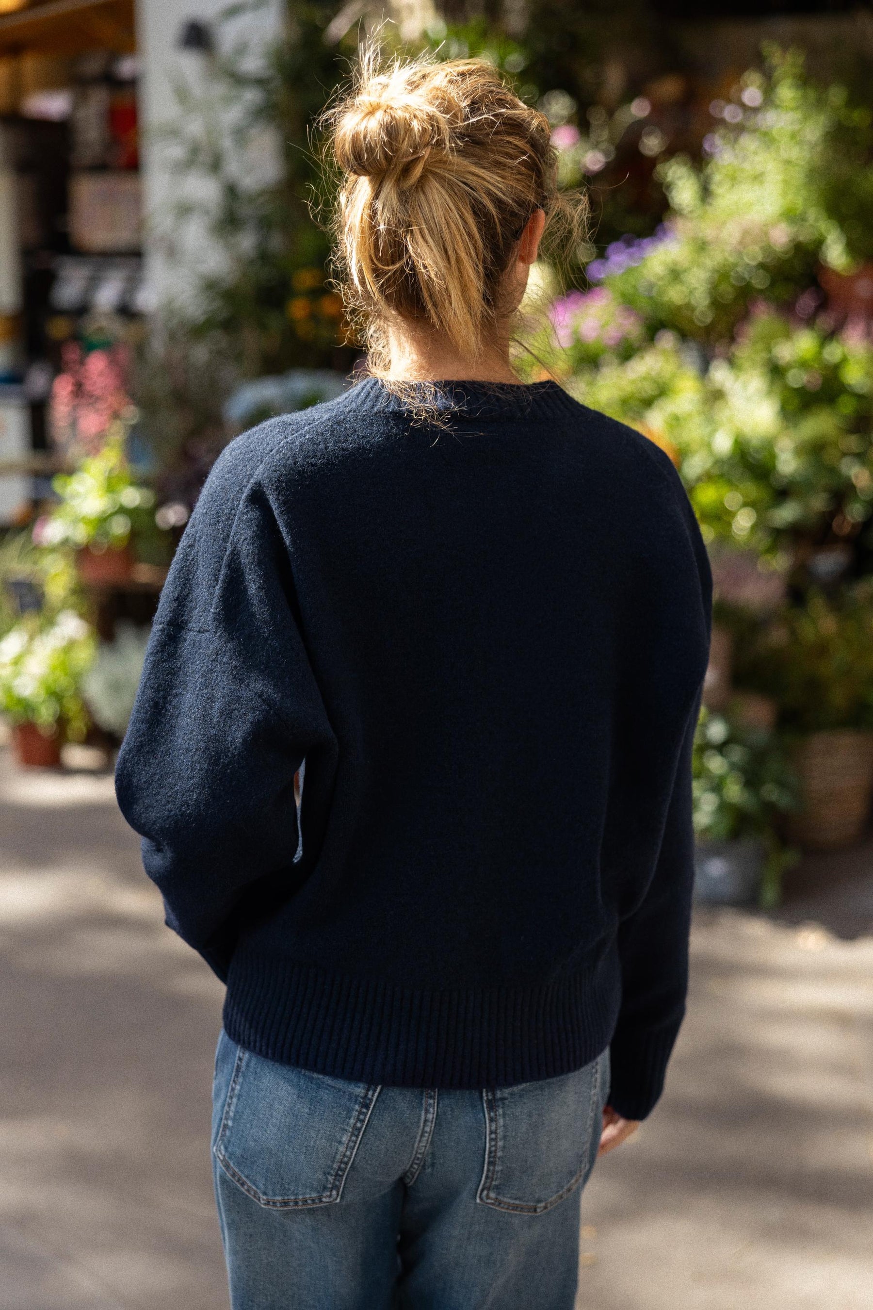 SOFT KNIT V-NECK JUMPER - Image 4