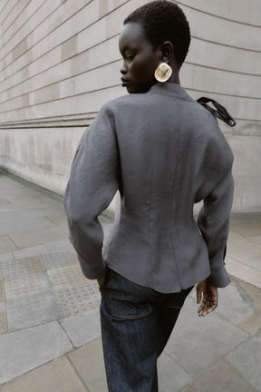 Shoulder-opening bow blouse