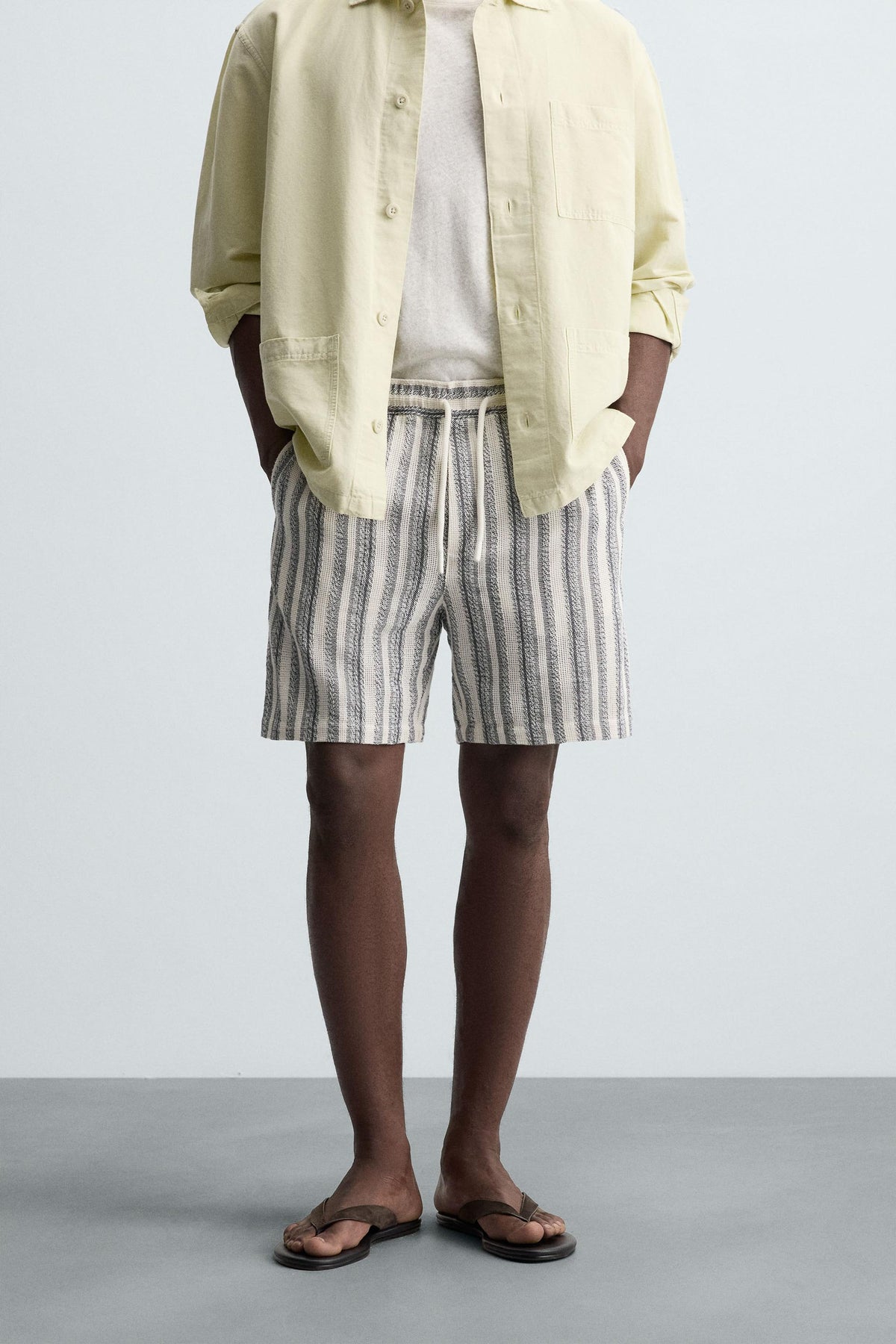 TEXTURED REGULAR FIT BERMUDA SHORTS - Image 2