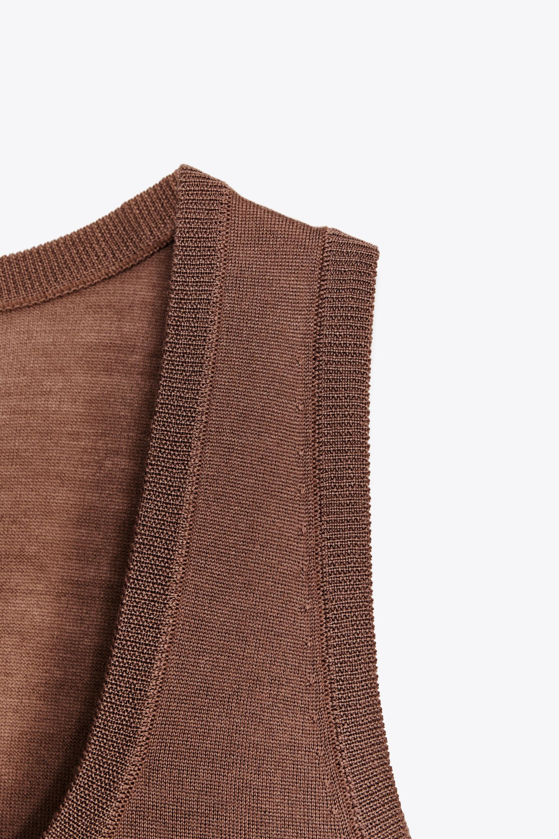 100% WOOL SLEEVELESS TOP - Image 2