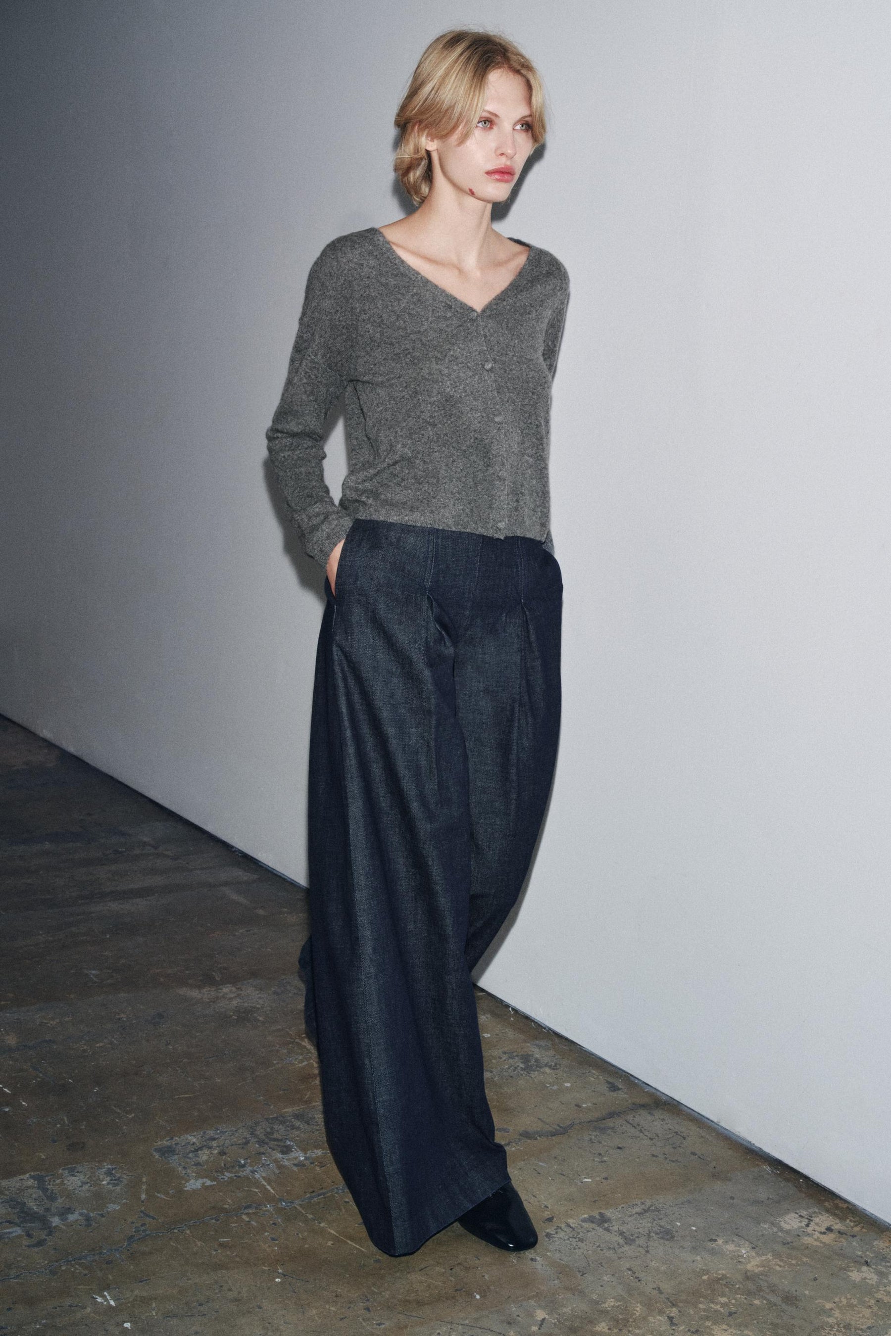 WOOL CASHMERE V-NECK CARDIGAN