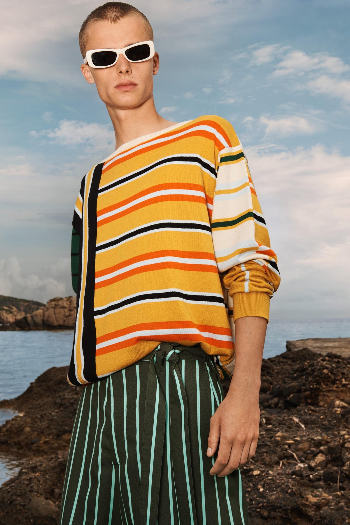 LIMITED EDITION CONTRAST STRIPED SWEATER - Image 2