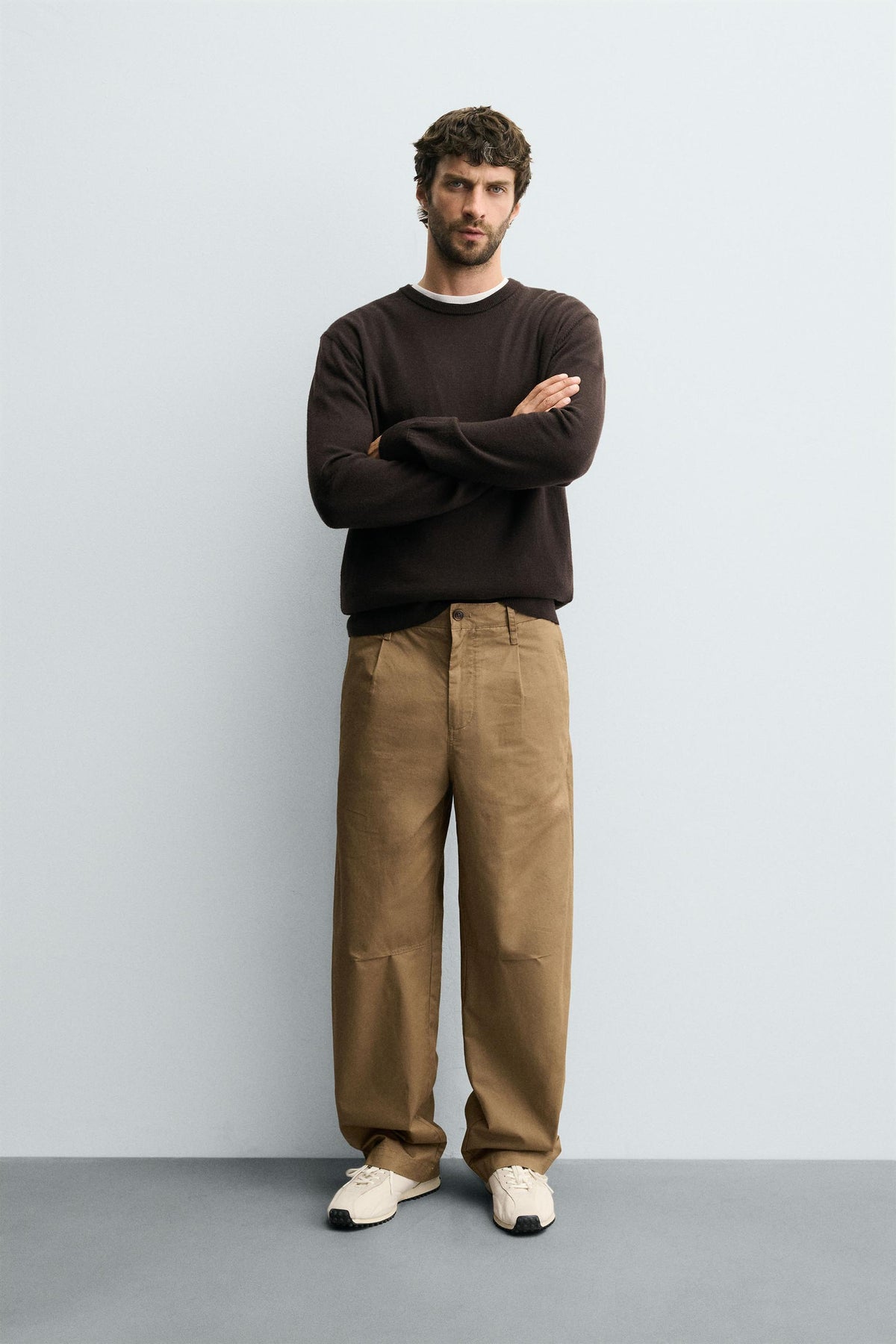 RELAXED FIT PLEATED CHINO TROUSERS - Image 1