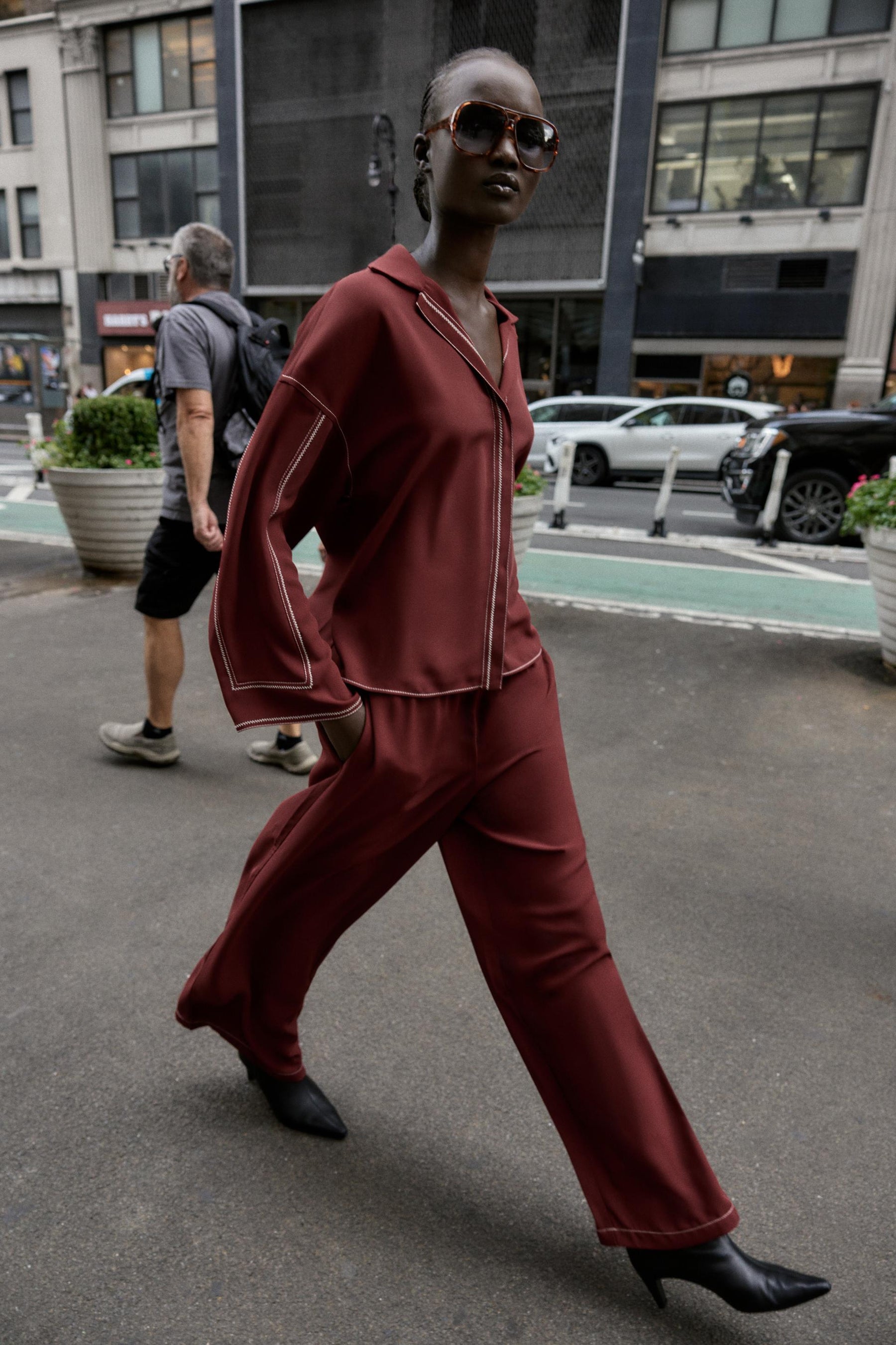 Contrast Topstitched Wide-Leg Trousers