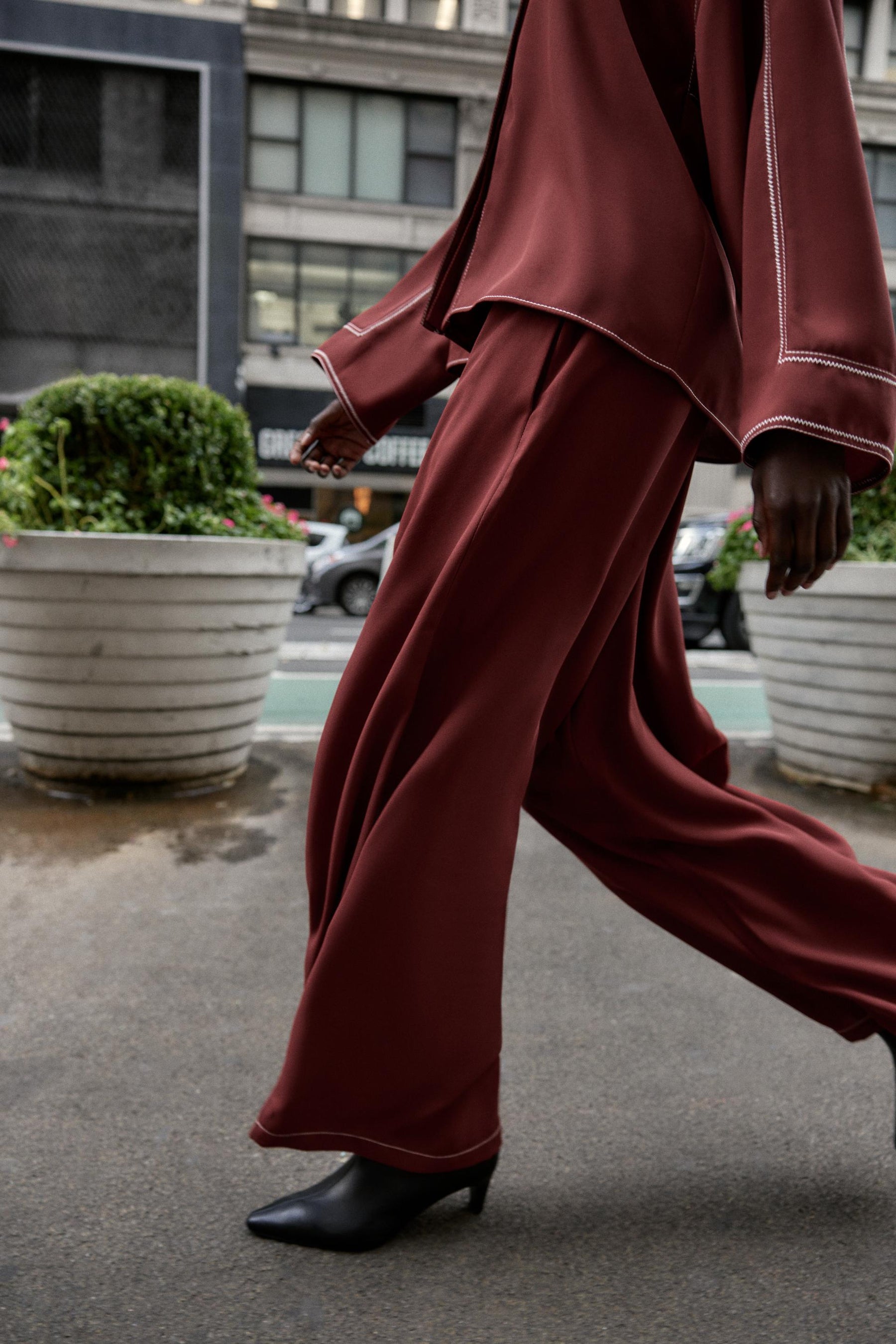 Contrast Topstitched Wide-Leg Trousers