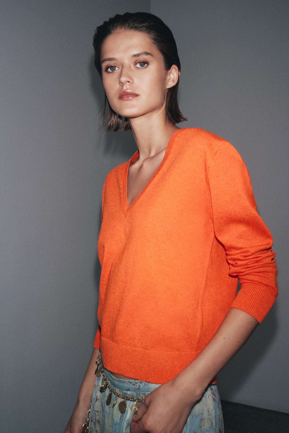 PLAIN KNIT V-NECK SWEATER - Image 2