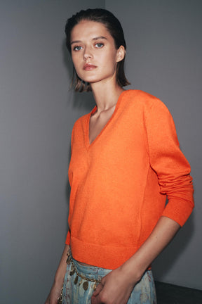 PLAIN KNIT V-NECK SWEATER - Image 2