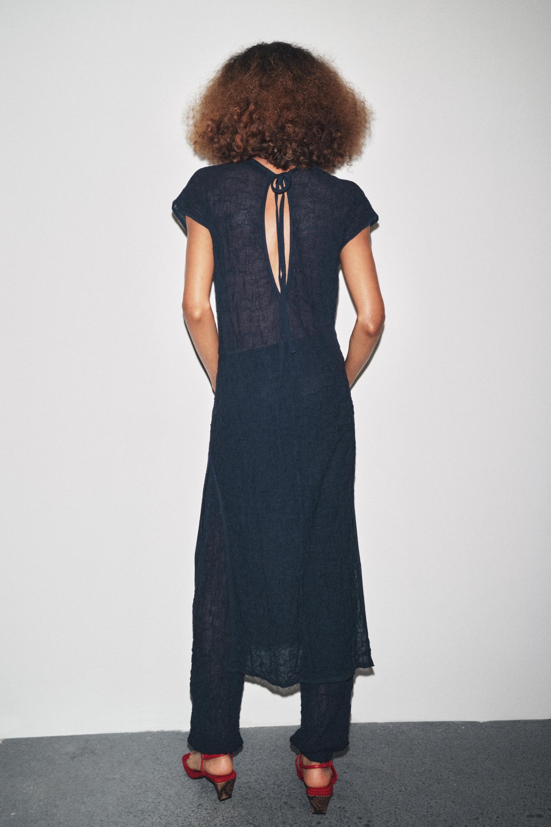 FINE KNIT WRINKLED-EFFECT TROUSERS - Image 6