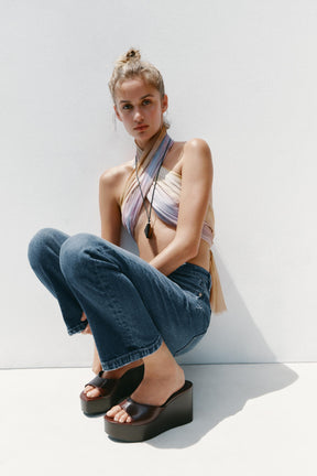 Slim-fit high-waist jeans