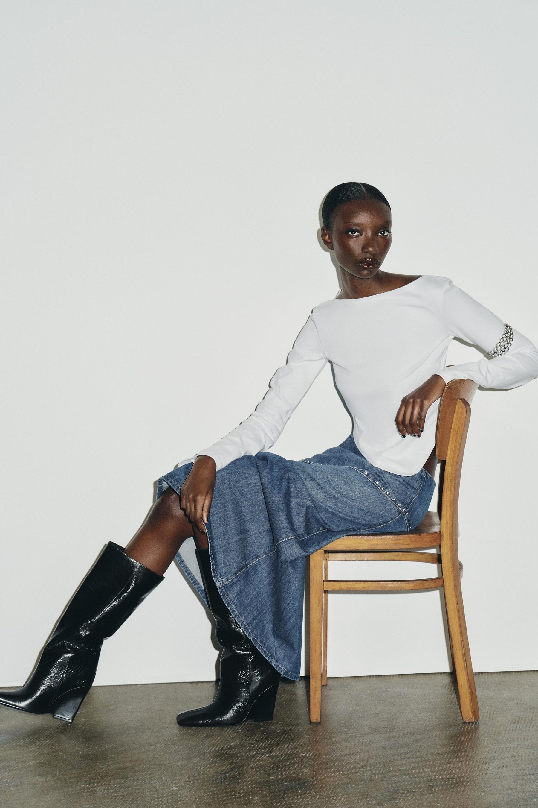 ASYMMETRIC BOAT NECK SHIRT