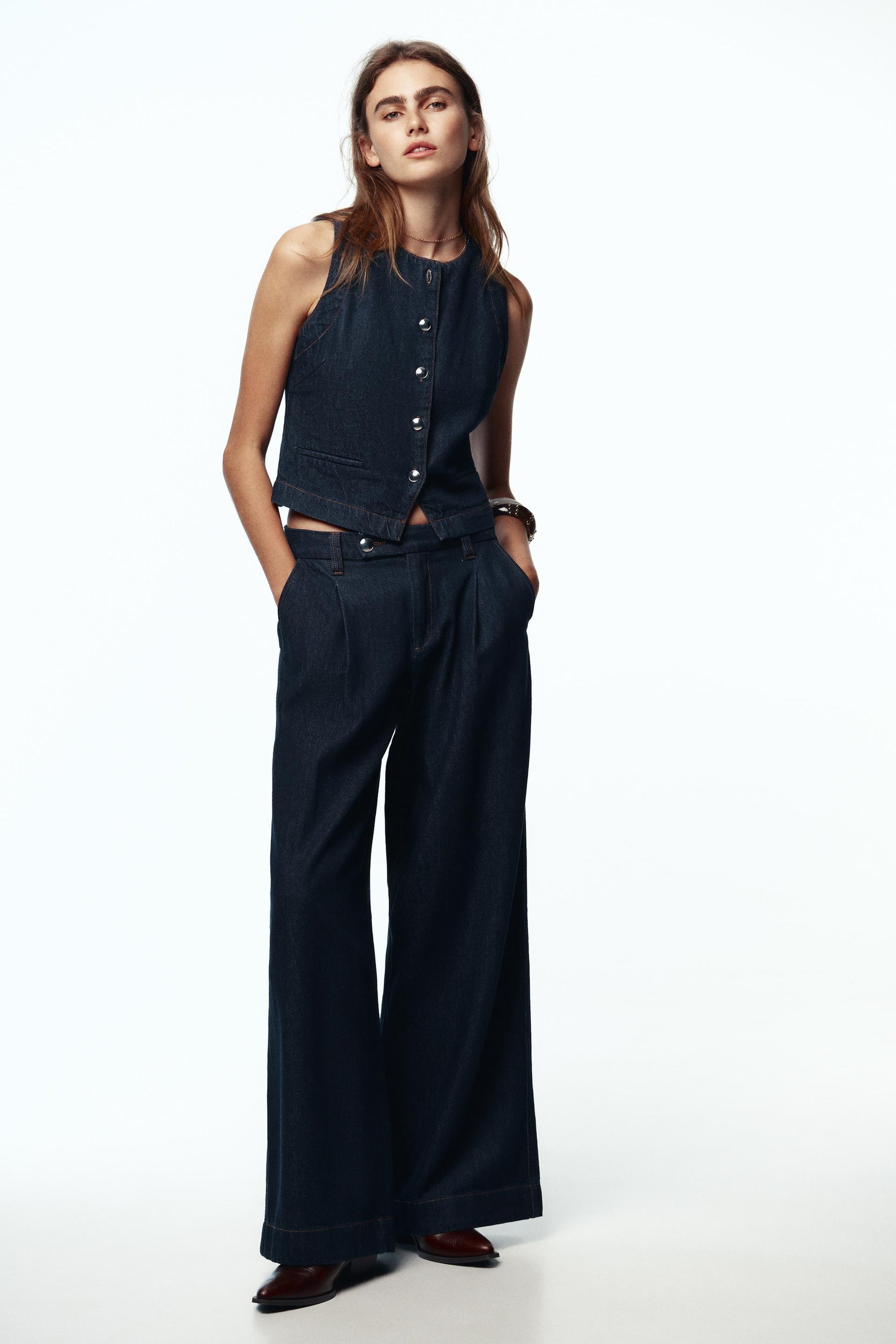 WIDE-LEG MID-WAIST JEANS