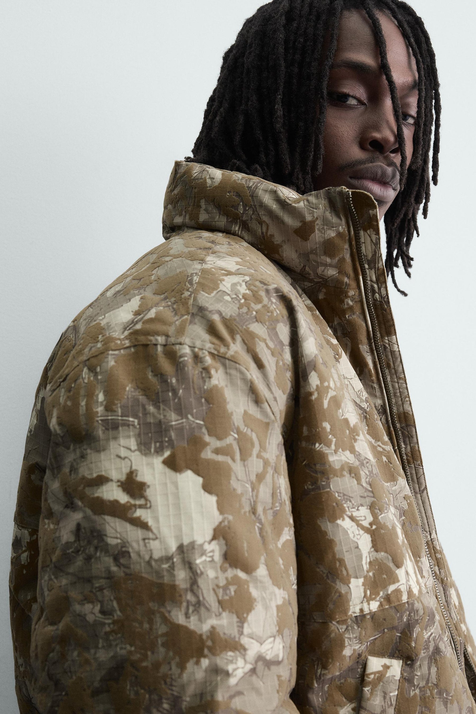 FLOCKED PRINT PUFFER JACKET - Image 6