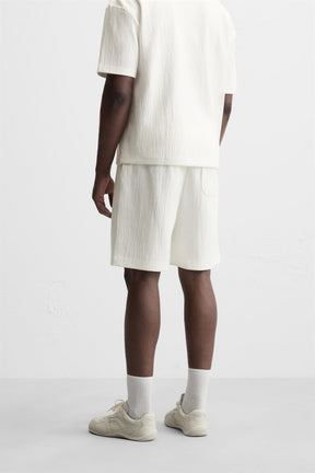 TEXTURED JOGGER BERMUDA SHORTS - Image 3