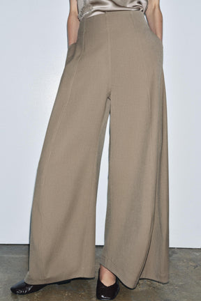 Volume wide-leg trousers