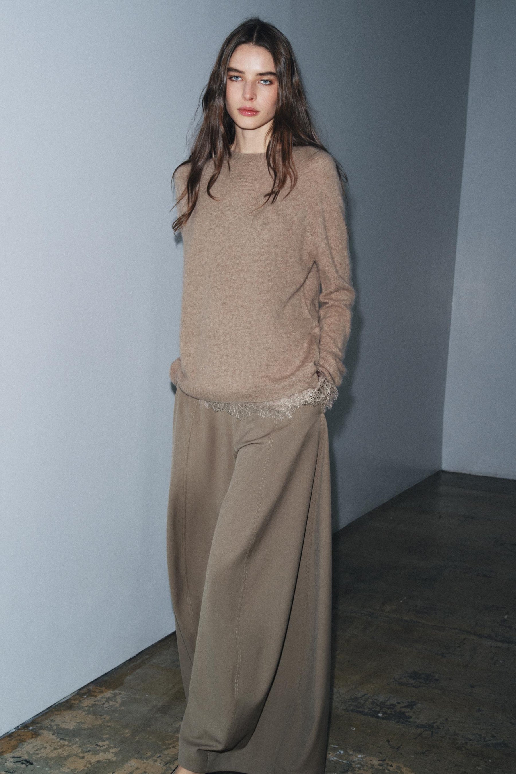 Volume wide-leg trousers