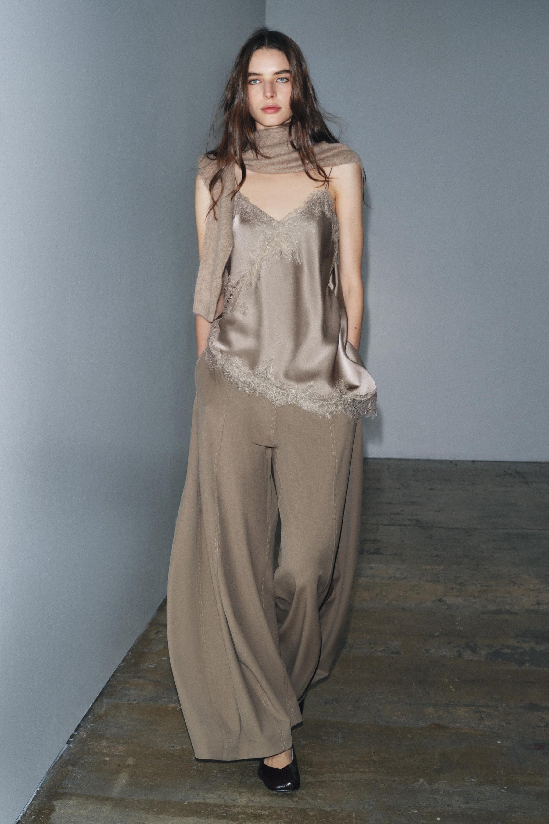 Volume wide-leg trousers