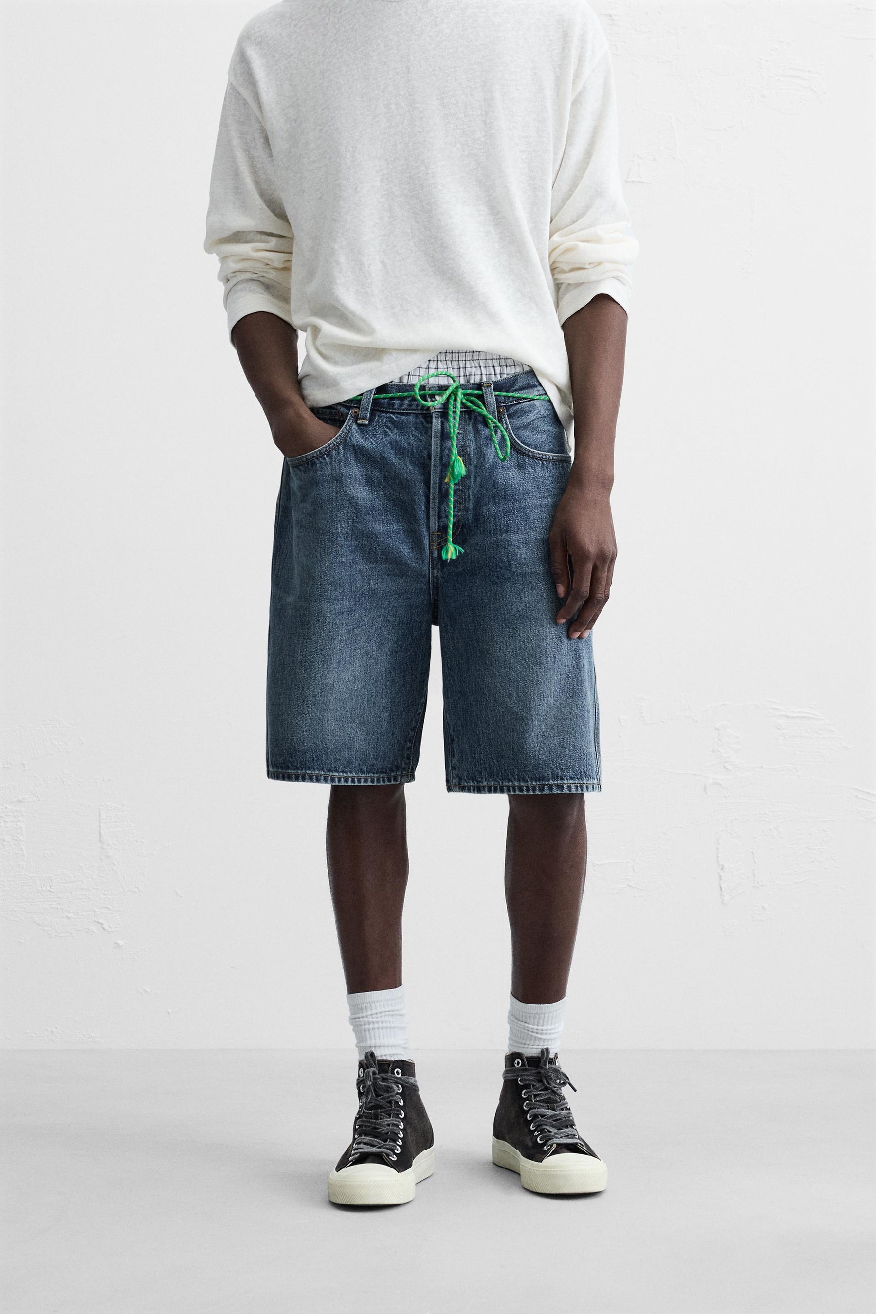 STRAIGHT-LEG DENIM BERMUDA SHORTS - Image 2