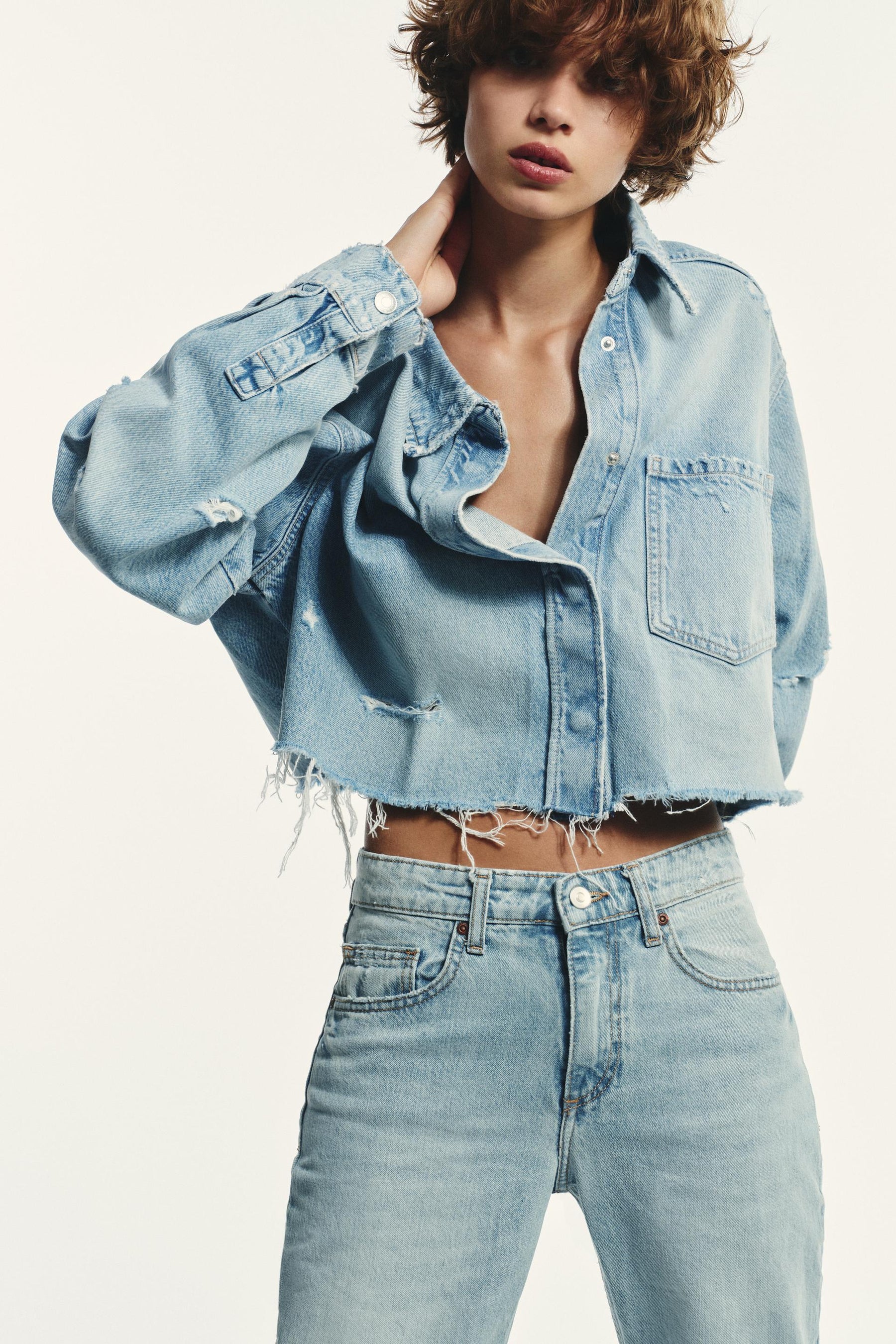 Wide-leg denim jeans