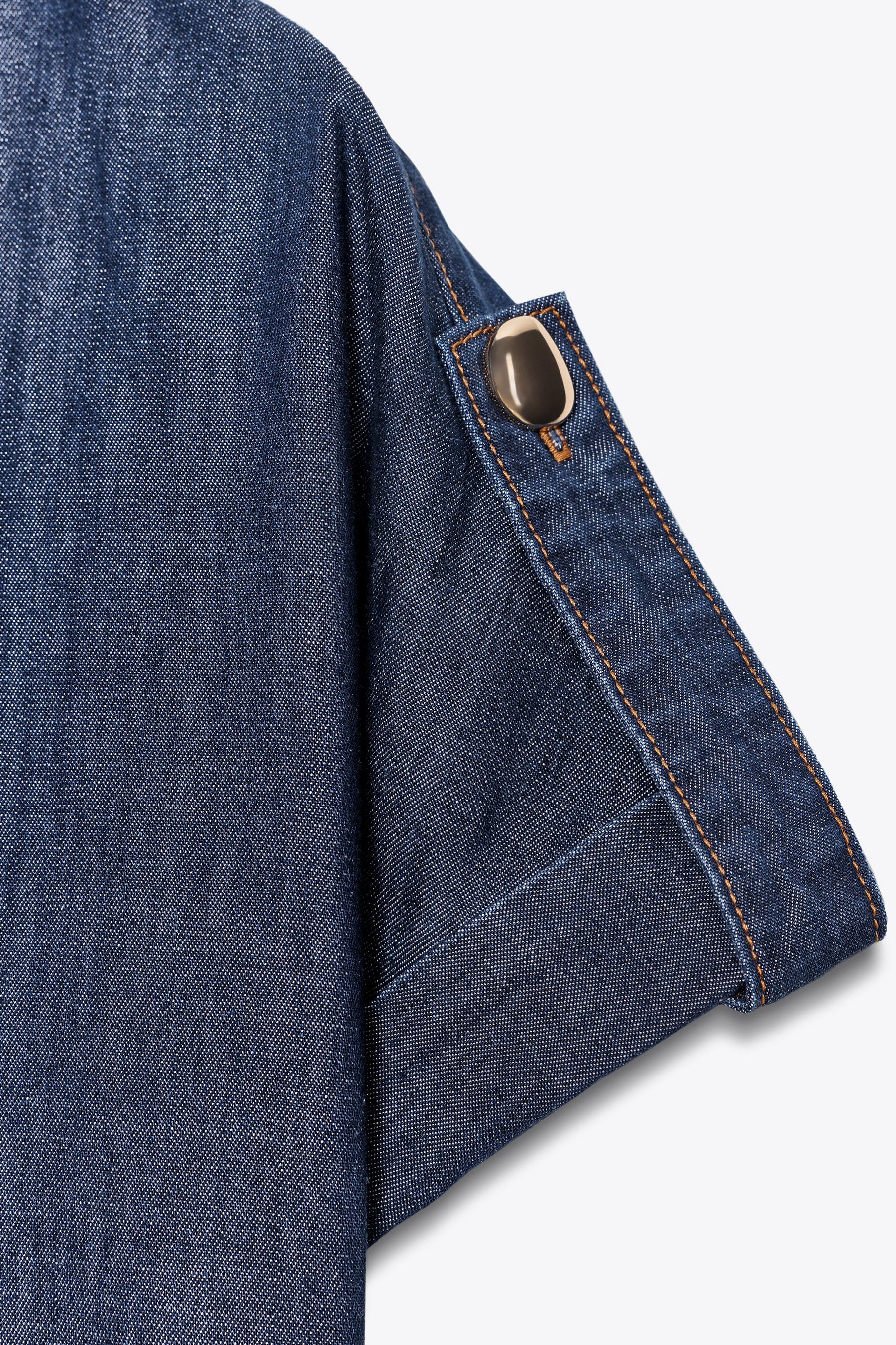 Short sleeve denim shirt