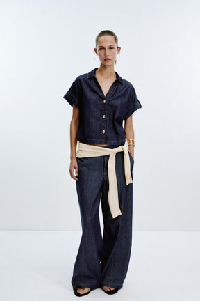 Short sleeve denim shirt