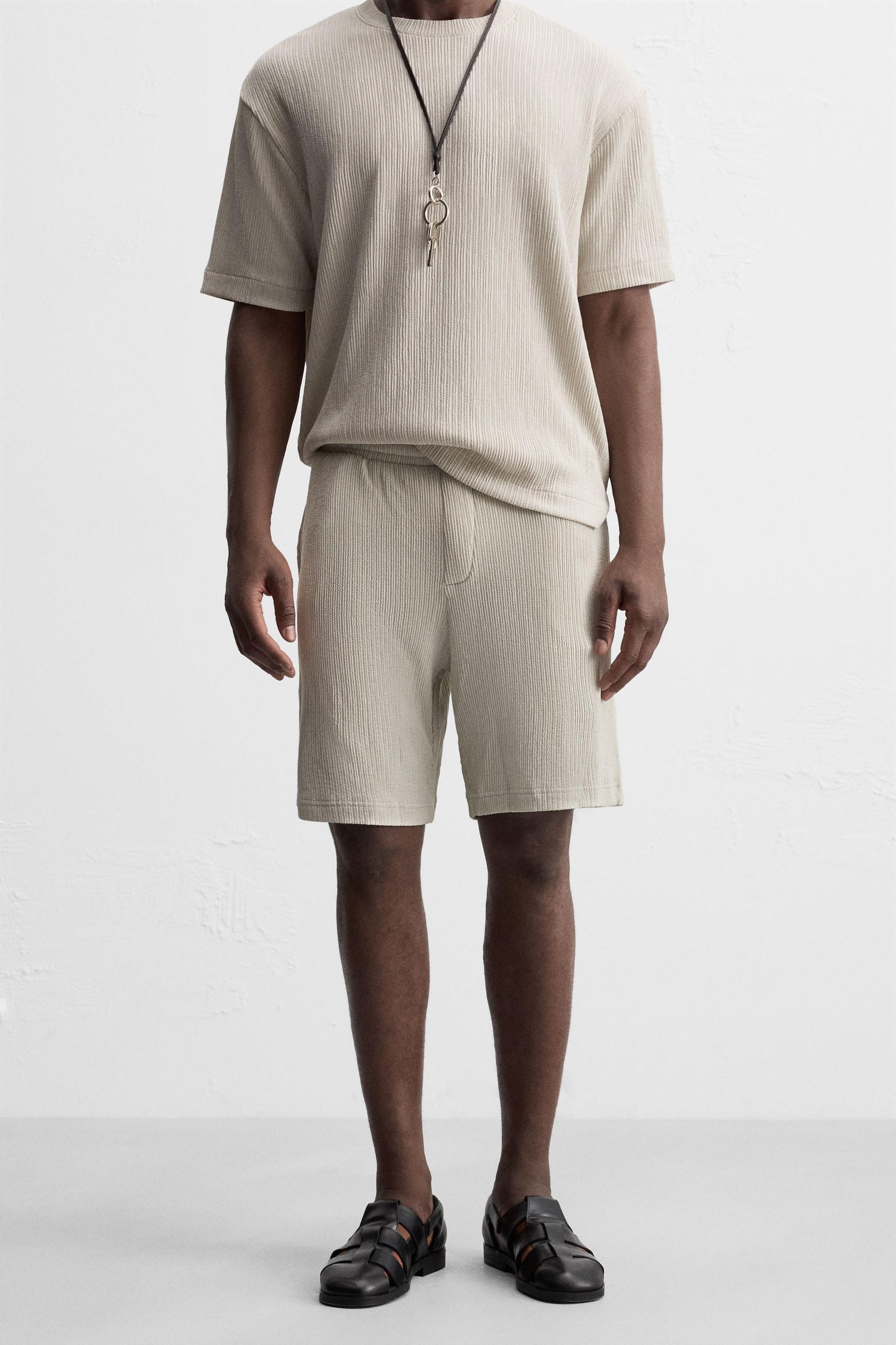 IRREGULAR TEXTURED BERMUDA SHORTS - Image 2