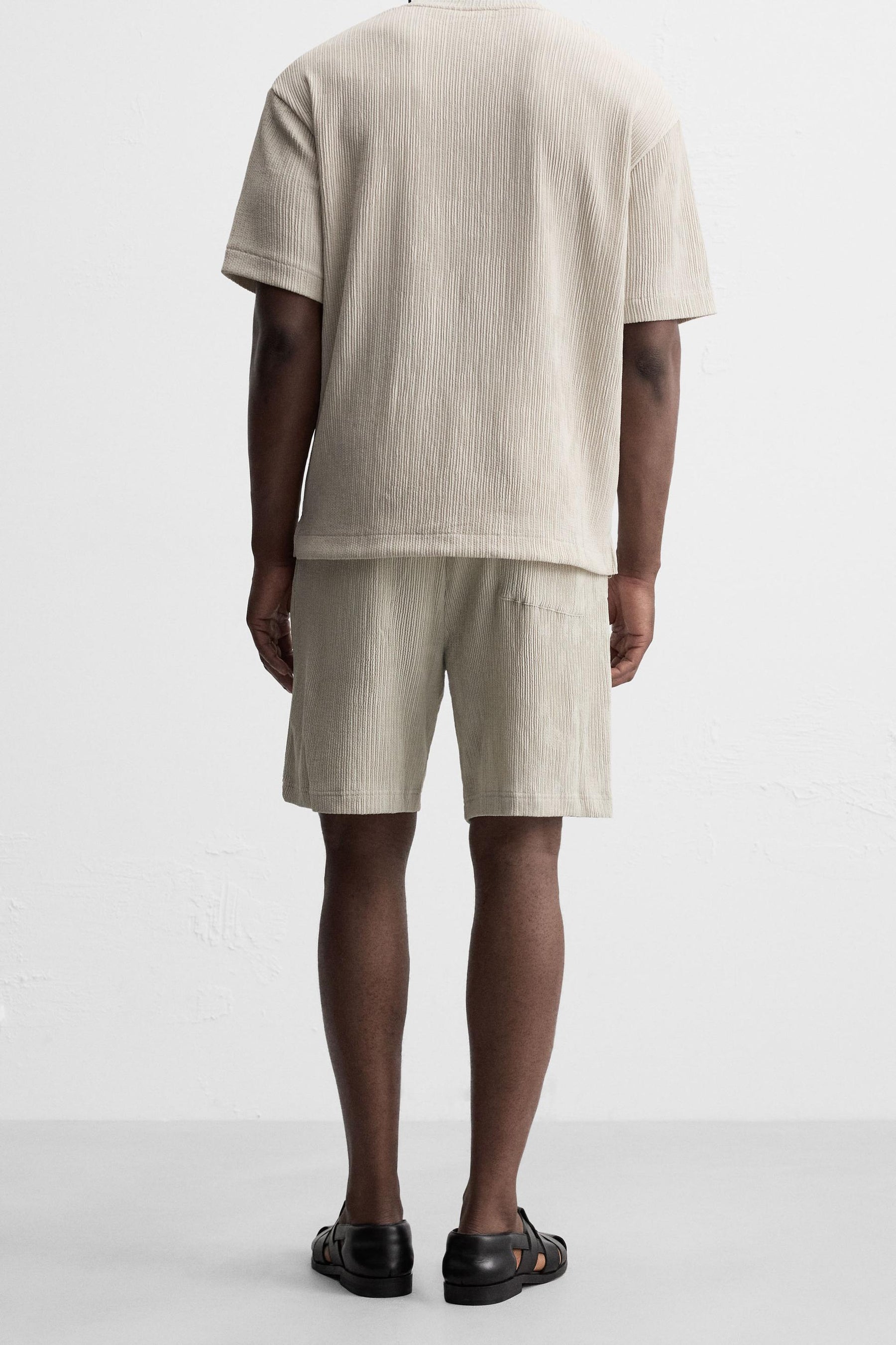 IRREGULAR TEXTURED BERMUDA SHORTS - Image 3