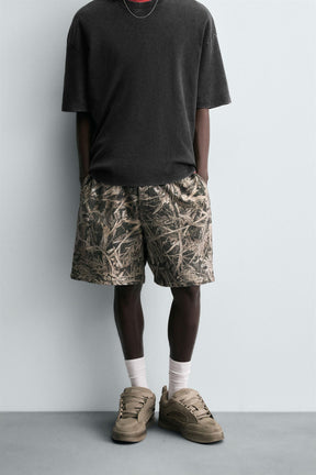 ABSTRACT PRINT BERMUDA SHORTS - Image 2